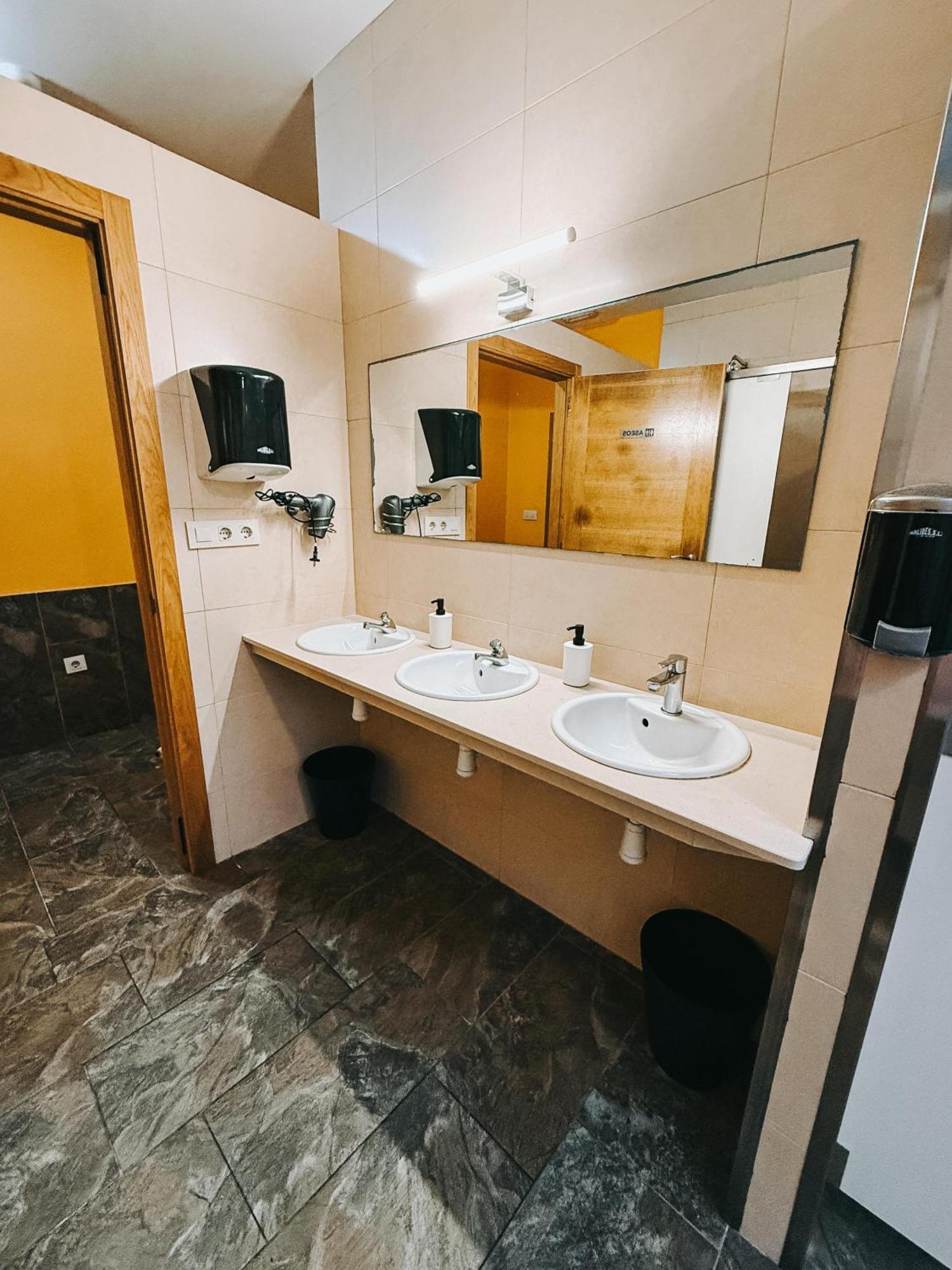 Albergue Lecer Sobrado Porta Εξωτερικό φωτογραφία